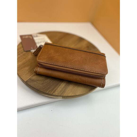 b.o.c Born Concept Clutch Wallet dark tan Faux Leather Snap NWT - Picture 3 of 16